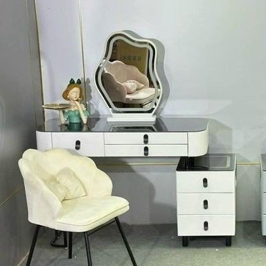 Bàn trang điểm nhập khẩu - Góc nhìn khác